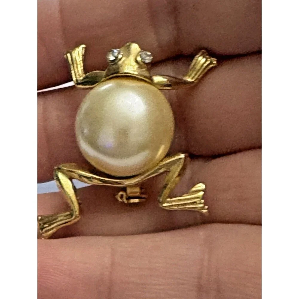 Vintage Gold Tone Frog Brooch Faux Pearl Belly 1.25 Inch